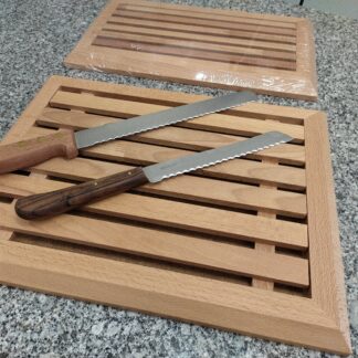 Couteaux à pain et planches à découper